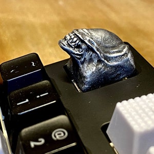 Alien - Mother Queen Artisan Custom Cherry MX Keycap