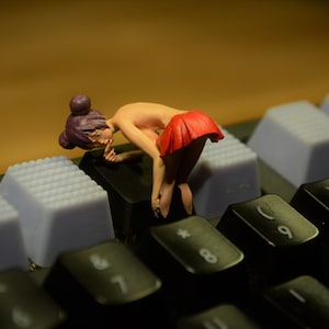 Sexy Manga Girl - Custom Artisan Cherry MX Keycap