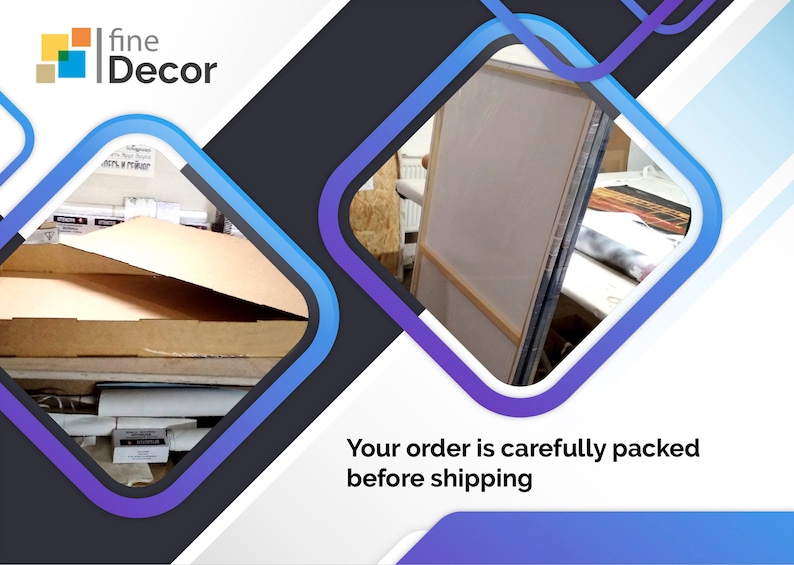 Op de afbeelding: Een close-up van een canvas schilderij dat zorgvuldig wordt verpakt in een kartonnen doos. De doos is open en het schilderij leunt tegen de zijkant. De tekst "Your order is carefully packed before shipping" is zichtbaar in de rechterbenedenhoek van de afbeelding.