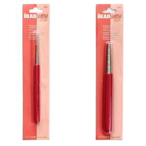 Puede incluir: Dos herramientas Beadsmith rojas y plateadas para crear bucles en joyería. La herramienta de la izquierda tiene un mandril de 1,5 a 5 mm, y la herramienta de la derecha tiene un mandril de 6 a 10 mm.