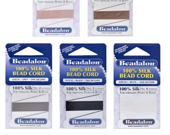 Cordoncino di perle Beadalon® in 100% seta con ago attaccato - Ciascuno include un cordone da 2 m/6,5 piedi - Disponibile nei colori più diffusi e nelle misure 02, 04, 06