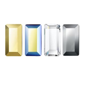 Può includere: Quattro pietre di vetro rettangolari in diversi colori: oro, blu, trasparente e grigio.