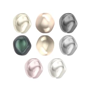 Può includere: Una collezione di otto perle dalla forma irregolare in vari colori, tra cui bianco, crema, grigio e rosa. Le perle hanno una superficie liscia e lucente e sono disposte su uno sfondo bianco. Adatte per la creazione di gioielli.