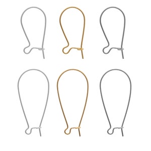 Könnte beinhalten: Sechs Ohrhaken in drei verschiedenen Ausführungen: Silber, Gold und Gunmetal. Jeder Haken hat eine einfache Tropfenform mit einer kleinen Schlaufe unten.