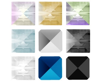 Può includere: Nove perline di cristallo quadrate e sfaccettate in vari colori. I colori includono lavanda, oro, verde, blu, grigio, nero e bianco. Ogni perlina ha un design geometrico con molteplici sfaccettature.