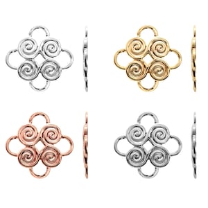 Può includere: Quattro ciondoli connettore in metallo con un design a spirale. I ciondoli sono in argento, oro, oro rosa e argento.