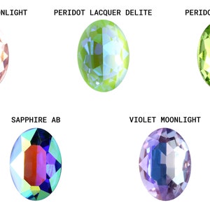 Pode incluir: Conjunto de pedras de vidro iridiscente de forma oval em v&aacute;rias cores, incluindo rosa claro luz da lua, peridoto lacado delite, peridoto luz da lua, safira ab e violeta luz da lua.