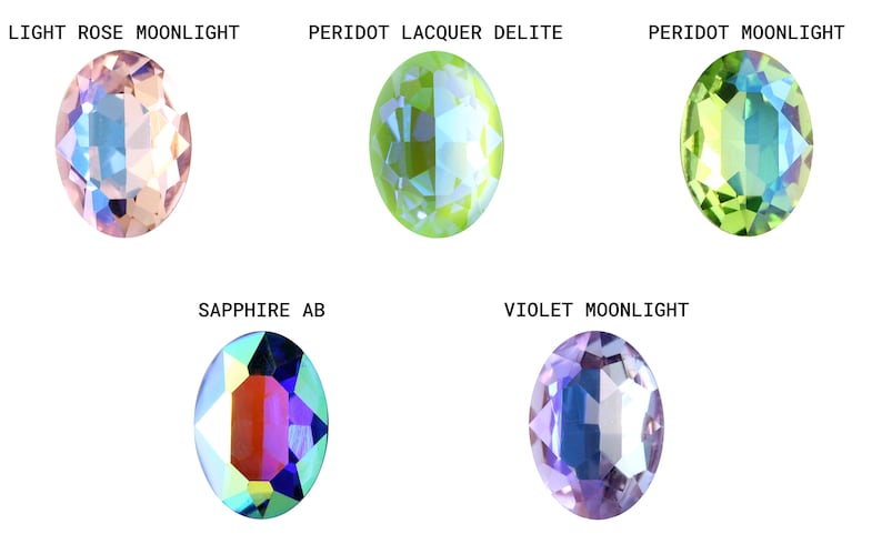 Pode incluir: Conjunto de pedras de vidro iridiscente de forma oval em v&aacute;rias cores, incluindo rosa claro luz da lua, peridoto lacado delite, peridoto luz da lua, safira ab e violeta luz da lua.