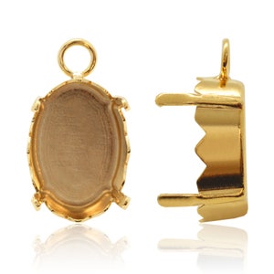 May include: Gold-tone metal oval pendant setting with a scalloped edge. The setting has a loop at the top for attaching a chain or cord.