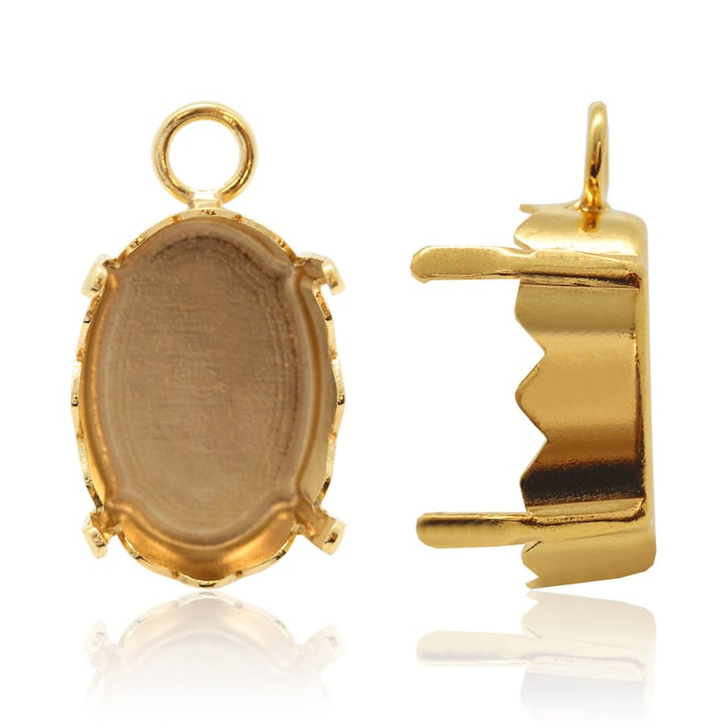 May include: Gold-tone metal oval pendant setting with a scalloped edge. The setting has a loop at the top for attaching a chain or cord.