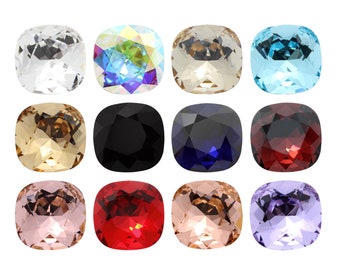 Puede incluir: Surtido de 12 piedras de cristal cuadradas y facetadas en varios colores, incluyendo transparente, iridiscente, negro, azul, rojo y rosa.