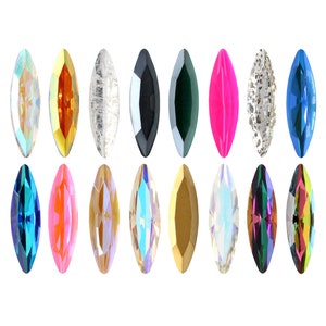 Puede incluir: Surtido de 18 piedras de imitación en forma de marquesa en varios colores, incluyendo transparente, negro, verde, rosa, plateado, azul y dorado.