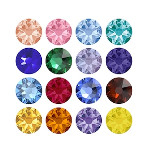 Puede incluir: Surtido de 12 piedras de cristal redondas y facetadas en varios colores, incluyendo rojo, azul, verde, morado y amarillo.