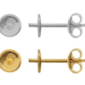 Peut inclure: Deux paires de fermoirs d'oreille, une paire est argentée et l'autre est dorée. Les fermoirs sont ronds et ont une tige avec un dos papillon.
