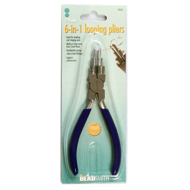 Puede incluir: Una herramienta de alicates de bucle 6 en 1 con mangos azules. Los alicates se utilizan para doblar y dar forma al alambre. La herramienta crea 6 tama&ntilde;os de bucle de 2 mm a 9 mm. El embalaje dice "CALIDAD PROFESIONAL" y "BEADSMITH".