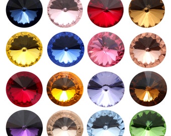 Könnte beinhalten: Sortiment von 15 runden, facettierten Glasperlen in verschiedenen Farben, darunter Rot, Blau, Grün, Gelb, Lila und Braun. Die Perlen sind in einem Rastermuster auf weißem Hintergrund angeordnet.