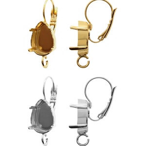 Op de afbeelding: Twee paar oorbelonderdelen, één goudkleurig en één zilverkleurig. Elk paar bevat een oorhaak met beugel en een druppelvormige bezel-instelling met een lus voor het bevestigen van kralen of bedels. Voor het maken van sieraden.
