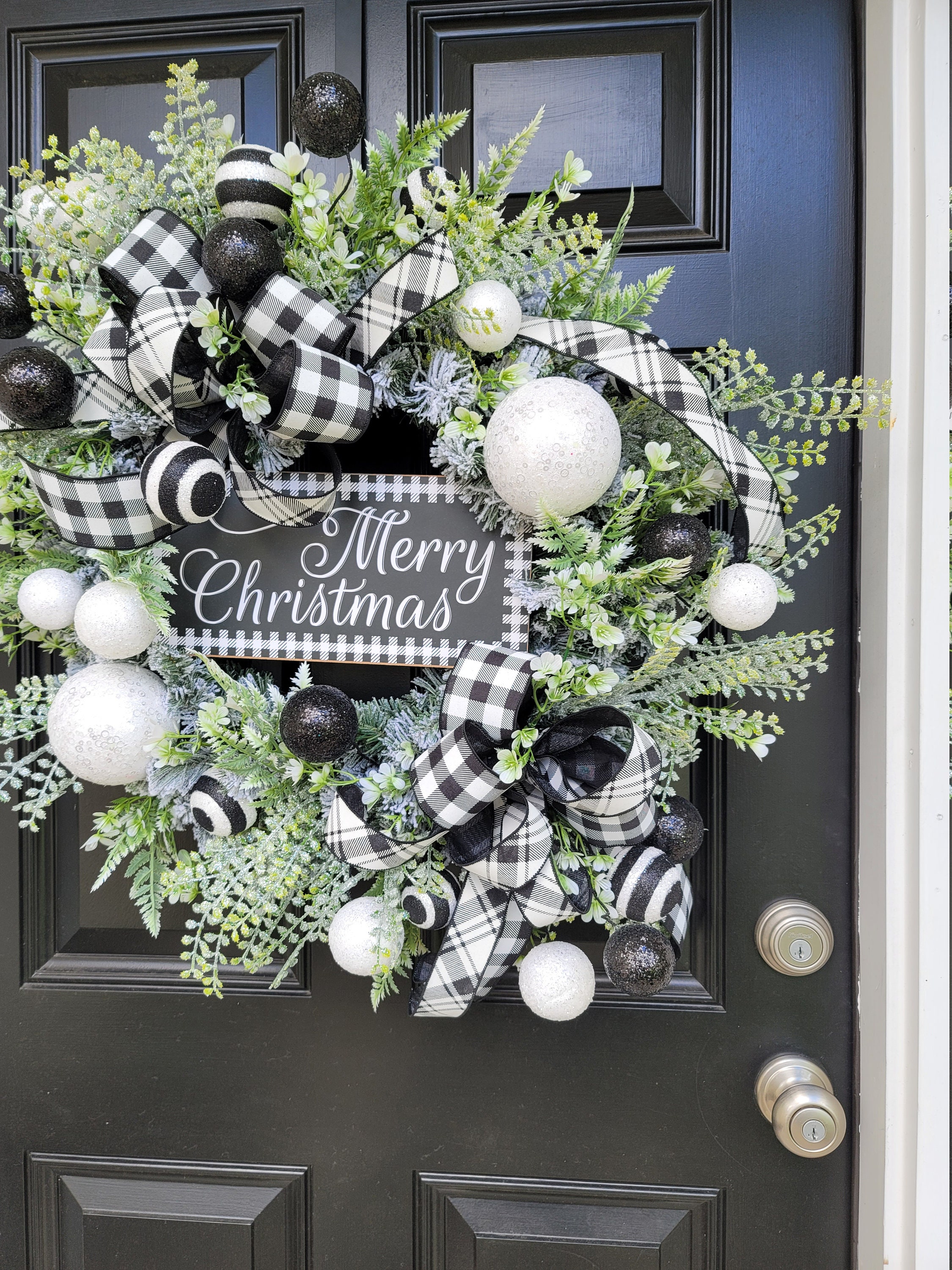 Black and White Merry Christmas Flocked Wreath, Merry Christmas Front