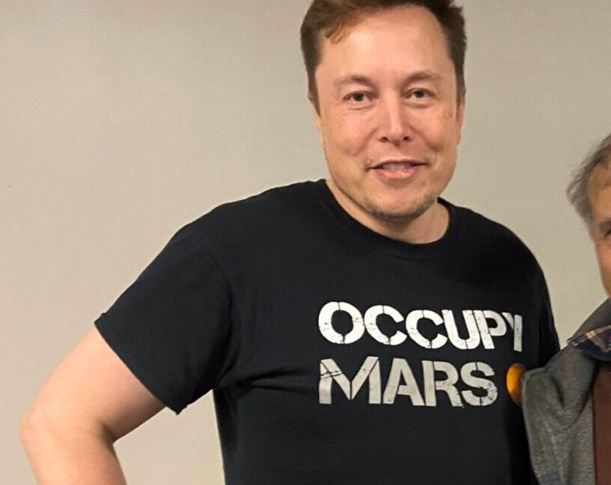 Discover イーロン・マスク「占拠火星」Tシャツ