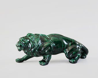 León de cerámica francés estilo Art Déco, atribuido a Charles Lemanceau, c. 1940.