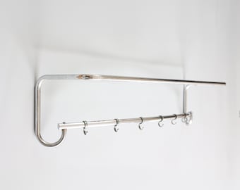 Perchero vintage Bauhaus cromado, de la década de 1940.