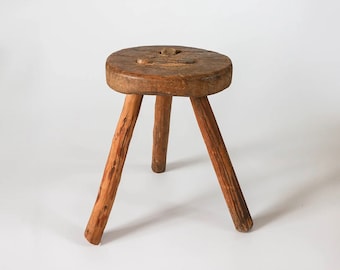 Antique - Quiet milking stool