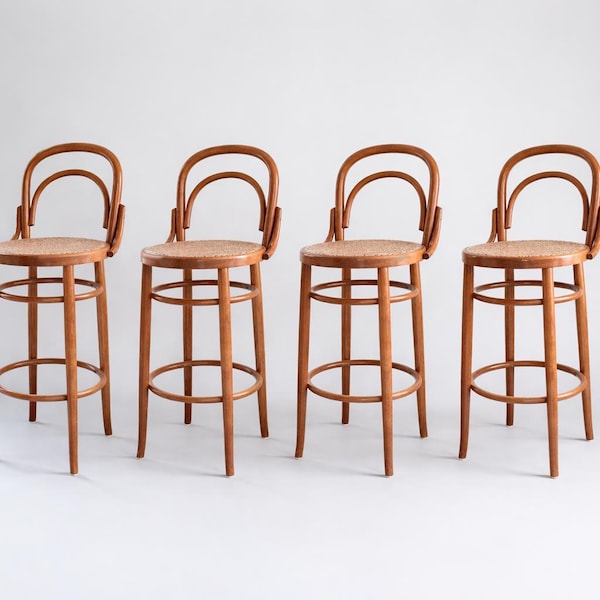 Juego de 4 taburetes de bar italianos de madera curvada con asientos de caña (años 70, estilo Thonet)