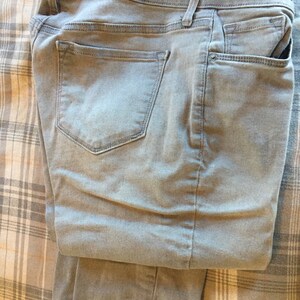 Women&#39;s Old Navy &quot;rockstar&quot; Jeans - Washed out Grey/Black color - Mid Rise Size 8 Length Short