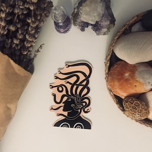 Sticker Méduse, Sticker déesse serpent, Sticker pour ordinateur portable de la mythologie grecque antique, Sticker planificateur, sticker imperméable déesse intérieure, Tête de gorgone
