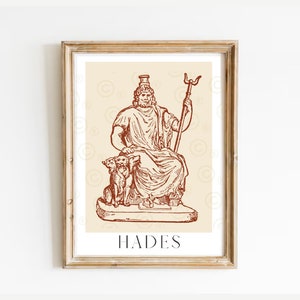 Puede incluir: Una ilustración de estilo vintage de Hades, el dios griego del inframundo, sentado en un trono con dos perros de tres cabezas. La imagen está en tonos marrones y beige y tiene la palabra "Hades" impresa debajo de la imagen.