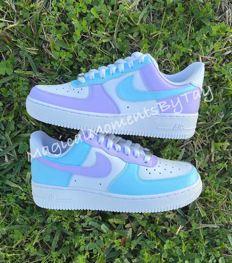 mens blue and white nike trainers