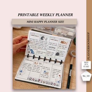 Puede incluir: Un planificador semanal imprimible en tamaño mini happy planner. El planificador tiene un fondo blanco con texto negro y una ilustración en blanco y negro de una taza de café. El planificador está abierto a la semana del 21 al 27 de noviembre. El planificador está decorado con pegatinas y cinta washi.