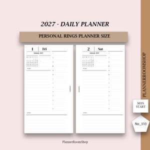 Może przedstawiać: Wkład do planera dziennego 2027 do segregator&oacute;w pierścieniowych. Białe strony zawierają czarny tekst, w tym nagł&oacute;wek 2027 - DAILY PLANNER, PERSONAL RINGS PLANNER SIZE oraz daty 1 i 2 stycznia. Zawiera kalendarz miesięczny, harmonogram godzinowy, listę zadań i sekcję notatek. Tekst zawiera PLANNERROOMSHOP, MON START i No_310.