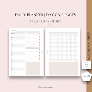 Może przedstawiać: Strony planera A6 z codziennym układem. Lewa strona zawiera harmonogram z przedziałami czasowymi, a prawa strona ma siatkę na notatki. Tekst zawiera "DAILY PLANNER | DAY ON 2 PAGES" i "A6 RINGS PLANNER SIZE."