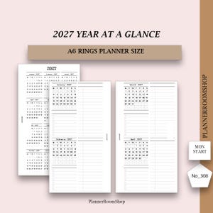 Può includere: Un inserto per agenda in carta bianca per anelli A6 con un calendario annuale 2027. Il layout include griglie mensili con inizio lunedì, sezioni a righe per appunti e cerchi per liste di controllo. Testo: 2027 YEAR AT A GLANCE, A6 RINGS PLANNER SIZE, PLANNERROOMSHOP, MON START, No_308.