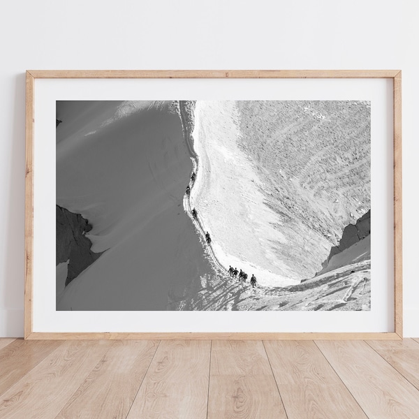 Photographie - Massif du Mont Blanc et alpinistes depuis l'Aiguille du Midi dans les Alpes en France