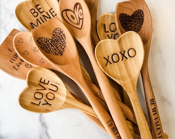 Cadeau Saint-Valentin, cuillère coeur en bois gravé, cuillère conversation coeur, cadeau Galentines, cadeaux de cuisine pour elle, cadeau de pendaison de crémaillère, Be Mine
