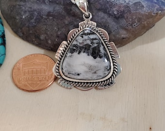 SoCute925 ホワイト バッファロー ターコイズ ペンダント | 洋ナシ型