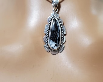 SoCute925 ホワイト バッファロー ターコイズ ペンダント | 洋ナシ型