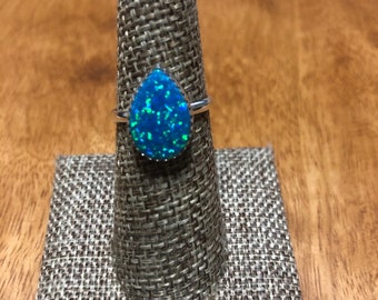 Anillo de ópalo de fuego en forma de lágrima/plata de ley/anillo hecho a mano/anillo de ópalo azul/joyería de dama de honor/regalo para ella/hecho en EE. UU.