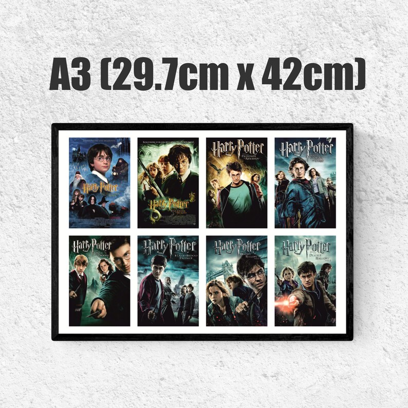 Op de afbeelding: Een ingelijste poster met acht filmposters van de Harry Potter-filmserie. De posters zijn gerangschikt in een raster van twee rijen en vier kolommen. Elke poster toont een andere filmtitel en een ander beeld van het hoofdpersonage Harry Potter.