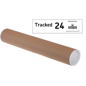 Op de afbeelding: Een bruine kartonnen buis met een witte eindkap. De buis is gelabeld met "Tracked 24" en "Delivered by Royal Mail. Postage on Account GB."