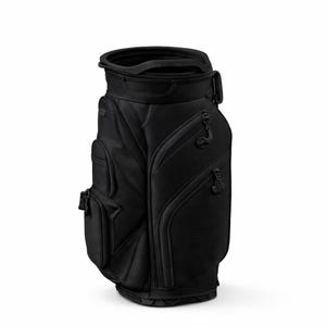 Puede incluir: Una bolsa de golf negra con m&uacute;ltiples bolsillos con cremallera y una abertura superior para palos. La bolsa tiene un dise&ntilde;o estructurado con una base resistente y un asa para facilitar el transporte. La bolsa est&aacute; hecha de un material duradero.