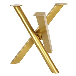 Peut inclure: Piètement de table en métal doré avec un design en X unique. Le piètement a quatre pieds qui s'intersectent au milieu, créant un support robuste et élégant.