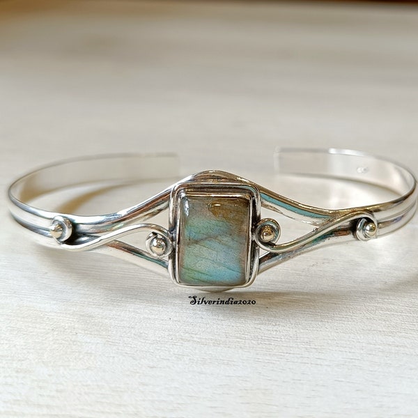 Handmade Labradorite Sterling Silver Bangle: Open Gemstone Design
