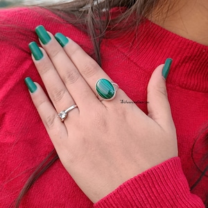 Handmade Oval Malachite Ring: Sterling Silver Split Band