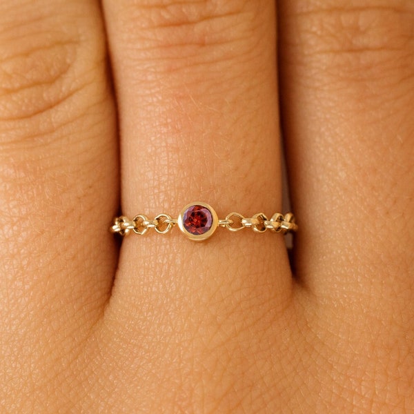 14k Gold Garnet Ring, Gold Loose Chain Ring, Bezel Birthstone Ring, Pinky Ring, January Birthstone, Birthday Gift, Everyday Ring, Adriana