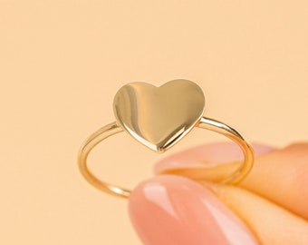 14k Solid Gold Heart Ring, Gold Initial Ring, Engravable Gold Ring, Personalized Ring, Custom Letter Ring, Signet Ring, Pinky Ring, Lilliana