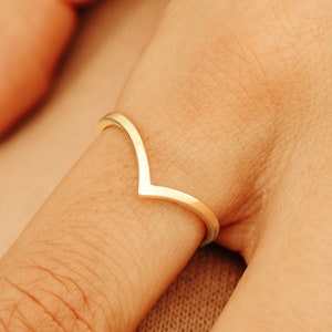 Solid 14k Gold V Ring, Dainty Stacking Ring, Delicate Ring, Minimalist Gold Band, Plain Gold Band, Thin Gold Ring, Minimalist Ring, Shaniqua