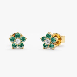 Emerald Stud Earrings, Solid Gold Earrings, Daisy Shape Studs, Emerald Flower Earrings , Cute Gold Earrings, Natural Round Emeralds, Alondra